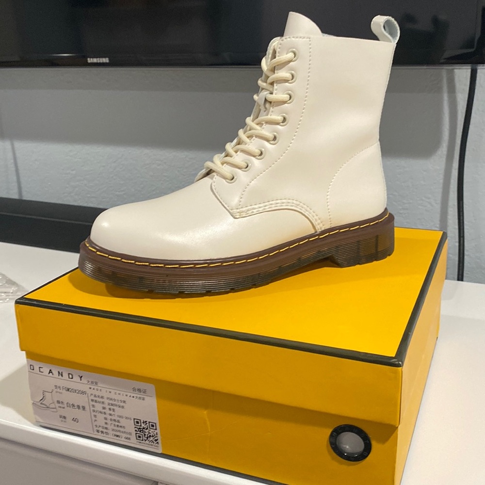 Doc Marten style boot!